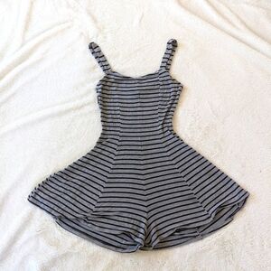 🌷3/15🌷 HYFVE Striped Stretchy Romper Size S